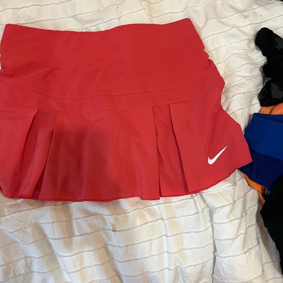 Pink coral Nike tennis skirt - Picture 4 of 5